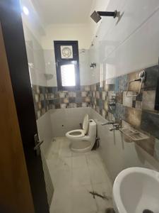Bathroom Image of 500 Sq.ft 1 BHK Builder Floor for rent in Vaishali Ghaziabad for Rs. 19000
