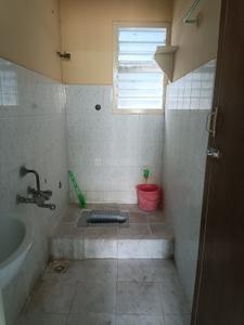 Bathroom Image of 900 Sq.ft 2 BHK Apartment / Flat for rent in Choolaimedu Chennai for Rs. 25000