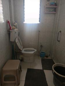 Common Bathroom Image of 1600 Sq.ft 3 BHK Apartment / Flat for rent in Ravi Park, Wanwadi Pune for Rs. 50000