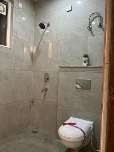 Bathroom Image of 1340 Sq.ft 3 BHK Apartment / Flat for sale in Aeren Homes, Peer Muchalla Zirakpur for Rs. 7900000