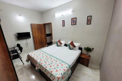 Bedroom Image of 300 Sq.ft 1 RK Apartment / Flat for rent in Vijay Nagar Indore for Rs. 10500