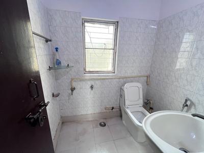 Bathroom Image of 1200 Sq.ft 1 BHK Builder Floor for rent in Mayur Vihar II New Delhi for Rs. 23000