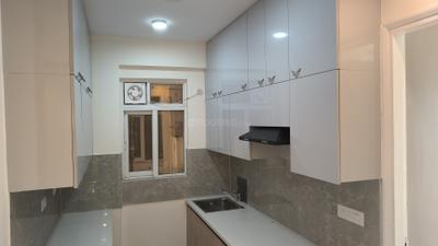 Kitchen Image of 1250 Sq.ft 3 BHK Builder Floor for rent in Signature Global City 37D 1, Sector 37D Gurgaon for Rs. 25999