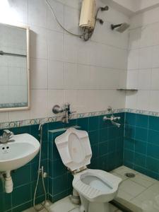 Common Bathroom Image of 1100 Sq.ft 2.5 BHK Apartment / Flat for sale in Nirmal City Of Joy, Mulund West Mumbai for Rs. 24500000