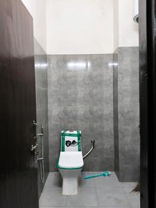 Common Bathroom Four Image of 500 Sq.ft 1 RK Apartment / Flat for rent in Sector 30 Gurgaon for Rs. 17000