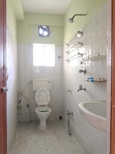 Common Bathroom One Image of 1390 Sq.ft 4 BHK Apartment / Flat for rent in Santoshpur Kolkata for Rs. 30000