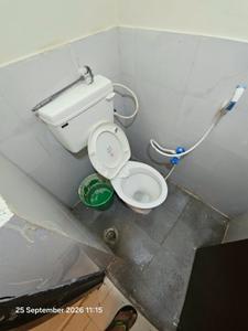 Bathroom Image of 689 Sq.ft 2 BHK Apartment / Flat for rent in Tajganj Agra for Rs. 12000
