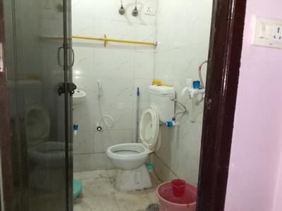 Bathroom Image of 550 Sq.ft 1 BHK Builder Floor for rent in Dwarka Mor New Delhi for Rs. 12000