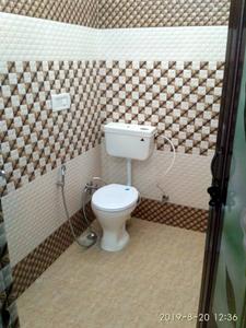 Bathroom Image of 900 Sq.ft 2 BHK Apartment / Flat for rent in Swarna Jayanti Nagar Aligarh for Rs. 6000