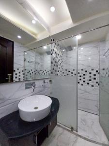 Bathroom Image of 2800 Sq.ft 4 BHK Apartment / Flat for sale in CGHS The New Greenwood, Sector 52 Gurgaon for Rs. 34000000