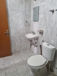 Bathroom Image of 980 Sq.ft 2 BHK Apartment / Flat for sale in New Town Kolkata for Rs. 6900000