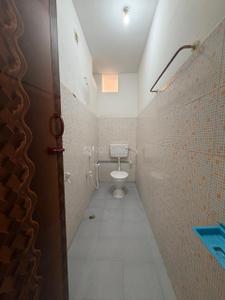 Bathroom Image of 850 Sq.ft 2 BHK Independent House for rent in Vellalore Coimbatore for Rs. 16000