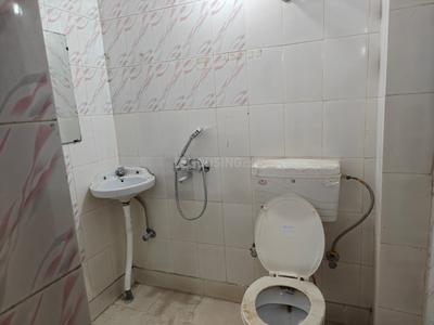 Bathroom Image of 950 Sq.ft 2 BHK Builder Floor for rent in Arjun Nagar New Delhi for Rs. 35000