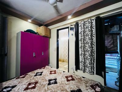 Bedroom Image of 650 Sq.ft 2 BHK Builder Floor for sale in Arjun Nagar New Delhi for Rs. 7000000