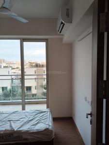 Bedroom Image of 975 Sq.ft 1.5 BHK Apartment / Flat for rent in Godrej Golf Link, Jaypee Greens Greater Noida for Rs. 40000