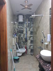 Common Bathroom Image of 1300 Sq.ft 3 BHK Builder Floor for sale in Mansarover Garden New Delhi for Rs. 25000008