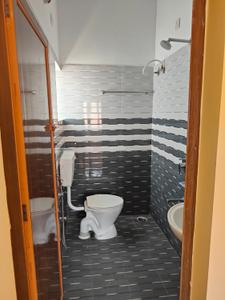 Bathroom Image of 950 Sq.ft 2 BHK Builder Floor for rent in Kaggadasapura Bengaluru for Rs. 25000