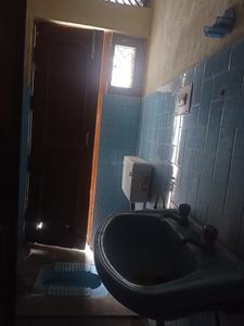 Bathroom Image of 1100 Sq.ft 3 BHK Builder Floor for rent in Indira Nagar Lucknow for Rs. 15000
