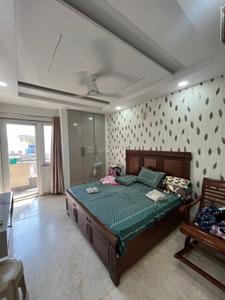 Bedroom Image of 1200 Sq.ft 3 BHK Builder Floor for sale in Shalimar Bagh New Delhi for Rs. 25500000