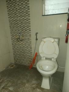 Common Bathroom Image of 900 Sq.ft 2 BHK Apartment / Flat for rent in New Front 48 East Park, Hadapsar Pune for Rs. 19000