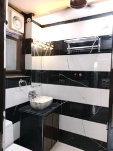 Common Bathroom One Image of 2200 Sq.ft 4 BHK Apartment / Flat for sale in CGHS Guru Apartments, Sector 6 Dwarka New Delhi for Rs. 36300000