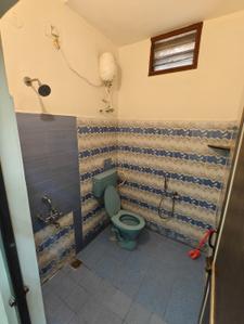 Bathroom Image of 1300 Sq.ft 3 BHK Independent House for rent in Valasaravakkam Chennai for Rs. 35000
