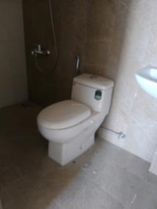 Common Bathroom Image of 1100 Sq.ft 2 BHK Apartment / Flat for sale in Riverview Falcon Towers At Riverview City, Loni Kalbhor Pune for Rs. 7000000