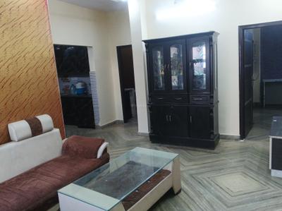 Living Room Image of 1100 Sq.ft 3 BHK Builder Floor for rent in Ramesh Nagar New Delhi for Rs. 38000