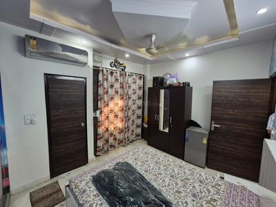 Bedroom Image of 1000 Sq.ft 2 BHK Builder Floor for sale in Ramesh Nagar New Delhi for Rs. 15500000