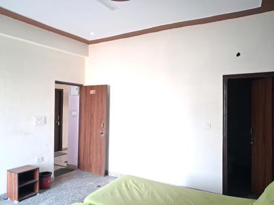 Bedroom Image of 600 Sq.ft 1 RK Apartment / Flat for rent in Sector 102 Noida for Rs. 15000