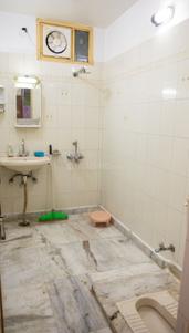Bathroom Image of 1200 Sq.ft 2 BHK Apartment / Flat for sale in Dolphin Anand Gooba Garden, Kalyanpur Kanpur for Rs. 7000000