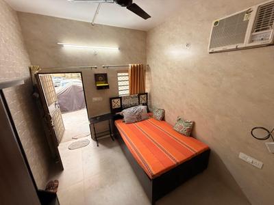 Bedroom Image of 370 Sq.ft 1 RK Builder Floor for rent in Arun Vihar, Sector 37 Noida for Rs. 16400