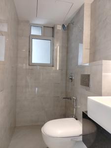Common Bathroom Image of 3900 Sq.ft 5 BHK Apartment / Flat for sale in Raiaskaran, Andheri West Mumbai for Rs. 167500000
