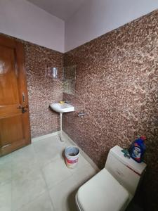 Bathroom Image of 500 Sq.ft 1 BHK Builder Floor for rent in Vaishali Ghaziabad for Rs. 16000