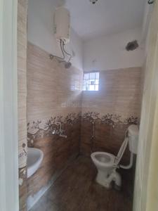 Bathroom Image of 700 Sq.ft 1 BHK Apartment / Flat for rent in Varanasi Bengaluru for Rs. 18000