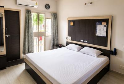 Bedroom Image of 1360 Sq.ft 3 BHK Apartment / Flat for sale in Shyamal Ahmedabad for Rs. 9800000