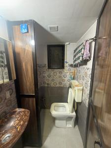 Bathroom Image of 310 Sq.ft 1 BHK Apartment / Flat for rent in Byculla Mumbai for Rs. 28000