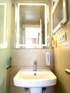 Bathroom Image of 988 Sq.ft 2 BHK Apartment / Flat for sale in Prestige Primrose Hills, Uttarahalli -Manavarthekaval Bengaluru for Rs. 21000000