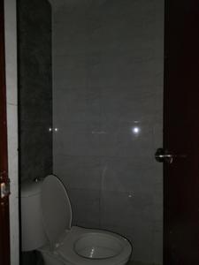 Common Bathroom Image of 500 Sq.ft 1 BHK Apartment / Flat for rent in Amrapali Dream Valley 2, Noida Extension Greater Noida for Rs. 15000