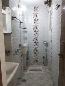 Common Bathroom Two Image of 1100 Sq.ft 3 BHK Apartment / Flat for sale in DDA Mig Flats, Vikaspuri New Delhi for Rs. 14500000