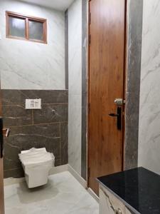 Common Bathroom Image of 1200 Sq.ft 4 BHK Apartment / Flat for sale in Sector 15 Dwarka New Delhi for Rs. 11500000