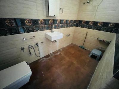 Bathroom Image of 1620 Sq.ft 4 BHK Independent House for rent in Motera Ahmedabad for Rs. 30000