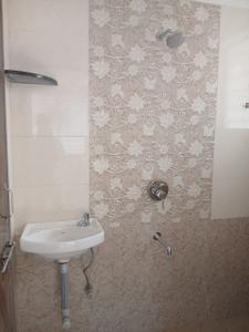 Bathroom Image of 1000 Sq.ft 2 BHK Apartment / Flat for rent in Furde Heights Phase I A Building, Jule Solapur for Rs. 14000