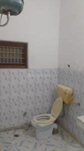 Bathroom Image of 1300 Sq.ft 1 BHK Builder Floor for rent in Gomti Nagar Lucknow for Rs. 12000