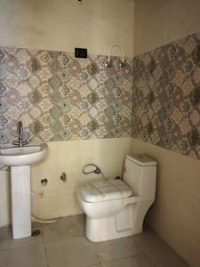 Common Bathroom Image of 2100 Sq.ft 5 BHK Apartment / Flat for sale in Rajendra Nagar Ghaziabad for Rs. 19700000