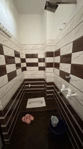 Bathroom Image of 900 Sq.ft 1 BHK Apartment / Flat for rent in Deokali Ayodhya for Rs. 6500