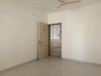 Living Room Image of 1000 Sq.ft 2 BHK Apartment / Flat for rent in Magarpatta Roystonea, Magarpatta City Pune for Rs. 38000