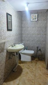 Bathroom Image of 400 Sq.ft 1 RK Builder Floor for rent in Swaraj Homes RWA Kalkaji DDA Flats L1 and L2, Kalkaji New Delhi for Rs. 23000