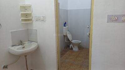 Bathroom Image of 800 Sq.ft 2 BHK Apartment / Flat for rent in Viswamitra Colony Buxar for Rs. 5500