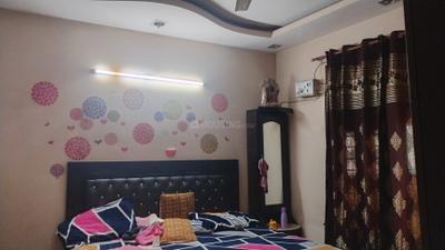Bedroom Image of 1800 Sq.ft 5 BHK Builder Floor for sale in Bhardwaj Builder Floors, Model Town New Delhi for Rs. 35000000